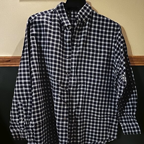 Lands’ End men's long-sleeved button-front shirt - Picture 1 of 6